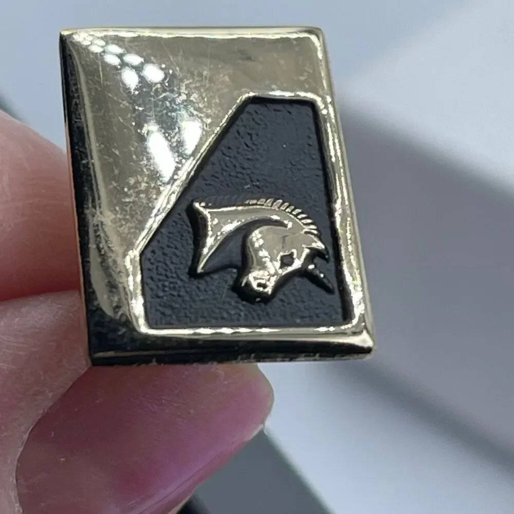 Vintage unicorn gold tone black rectangle cufflinks!